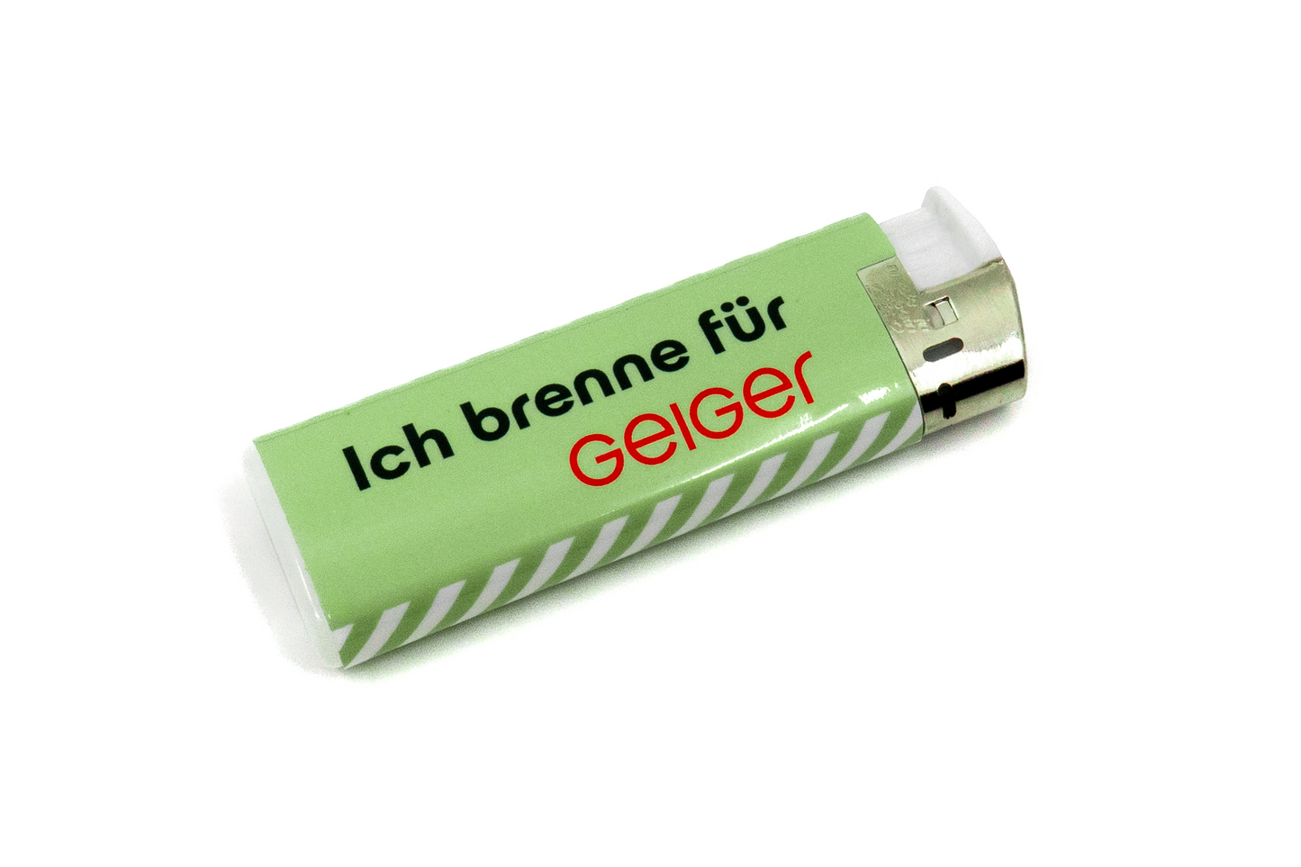Feuerzeug in Geiger-Grün mit mit einem "Geiger" Schriftzug und dem Zusatz "Ich brenne für".